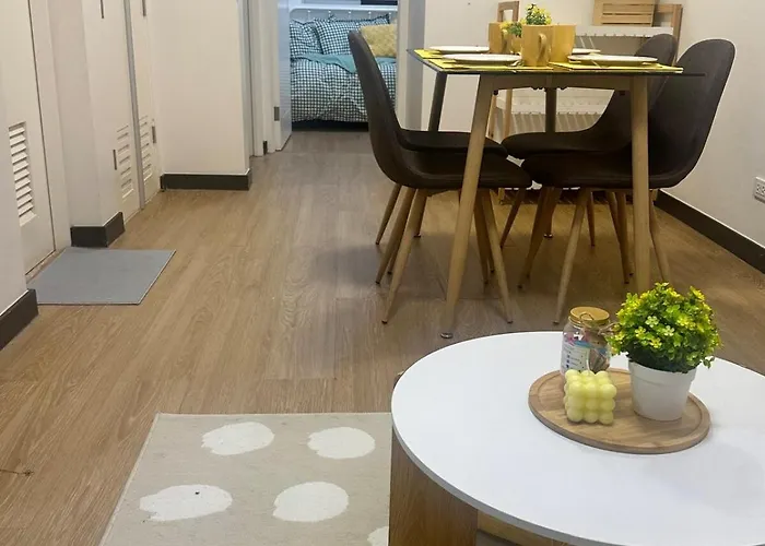 Apartamento 2br With Full Kitchen, Balcony And Wi-fi In Qc