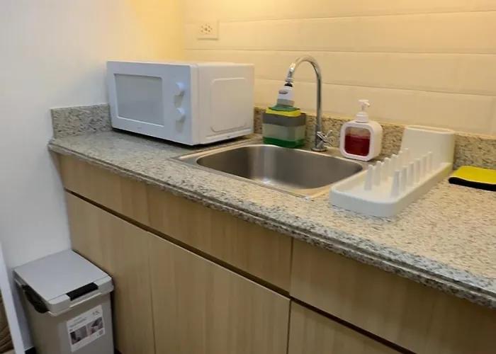2br With Full Kitchen, Balcony And Wi-fi In Qc Apartamento Manila
