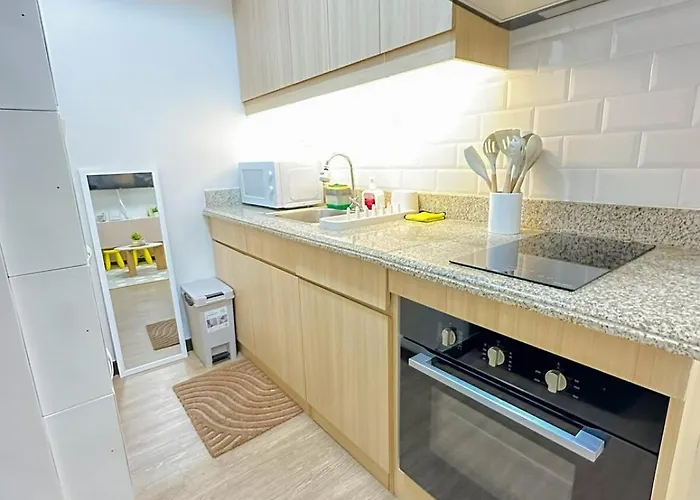 2br With Full Kitchen, Balcony And Wi-fi In Qc *
